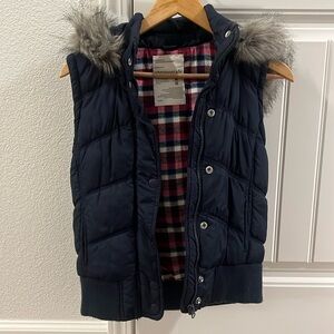 Aéropostale women’s blue down vest with fur removable hood, size M